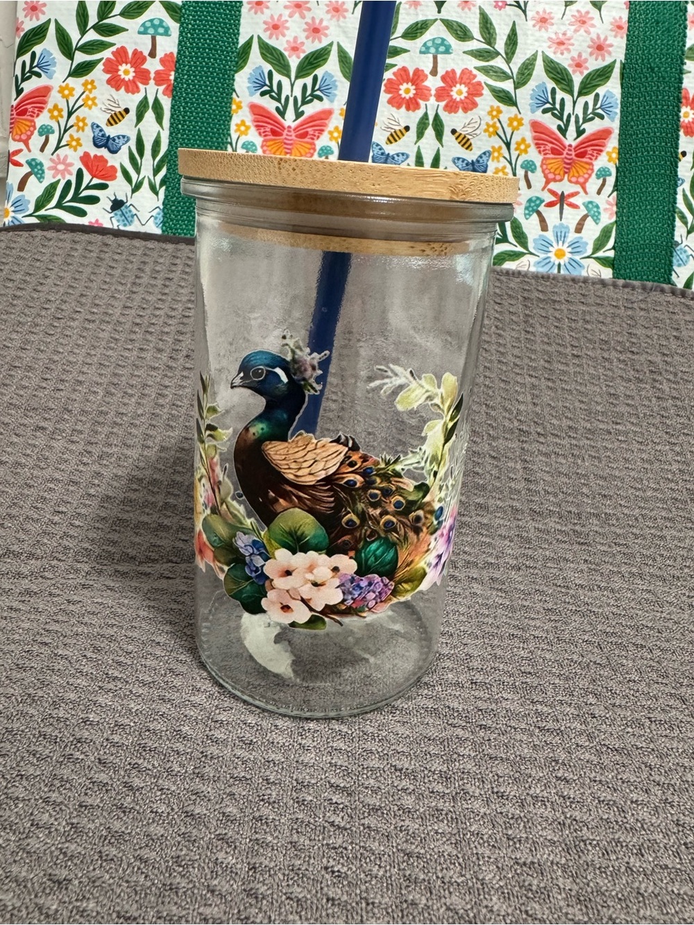 Glass peacock cup with lid & straw